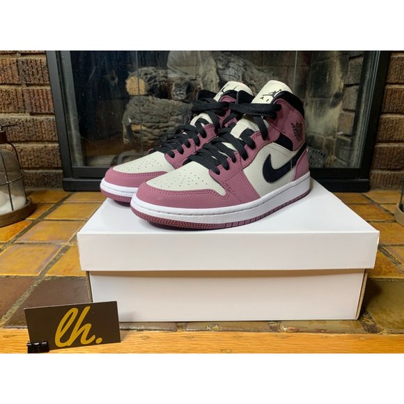 Women’s Sz 7.5 Jordan 1 Mid Light Mulberry Athletic Sneakers DC7267-500 - Picture 3 of 6